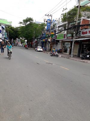 Đường trước nhà Lê Quang Định đang bán
